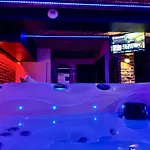 Апартаменты Le Bijou - Appartement, Sauna Et Jacuzzi -